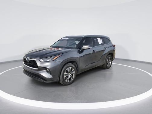 2024 Toyota Highlander Hybrid LE Nightshade