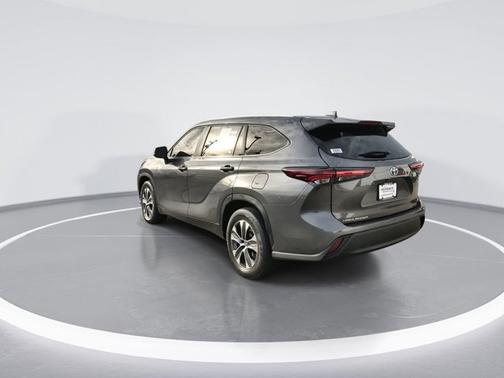 2024 Toyota Highlander Hybrid LE Nightshade