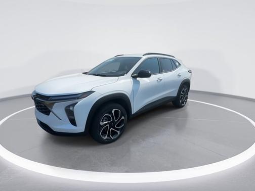 Summit White 2026 Chevrolet Trax 2RS