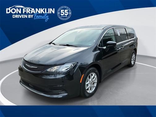 2022 Chrysler Voyager LX