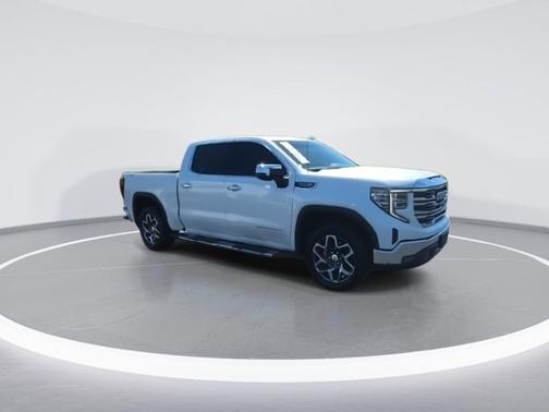 White Frost Tricoat 2024 GMC Sierra 1500 SLT