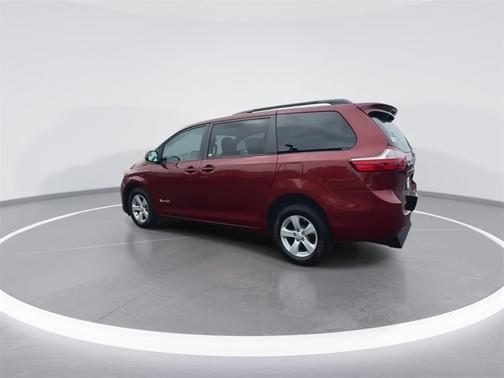 2017 Toyota Sienna LE