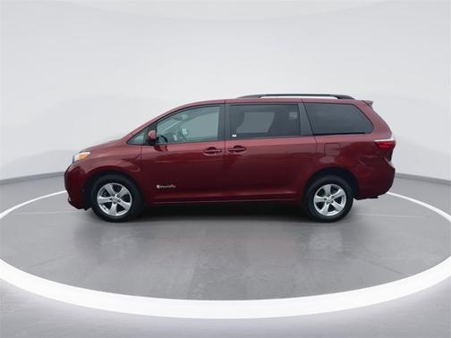 2017 Toyota Sienna LE