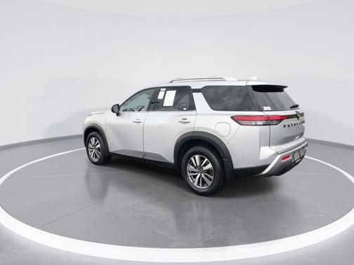 Brilliant Silver Metallic 2023 Nissan Pathfinder SL