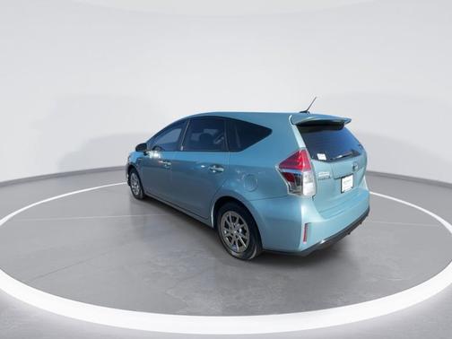2017 Toyota Prius v Five
