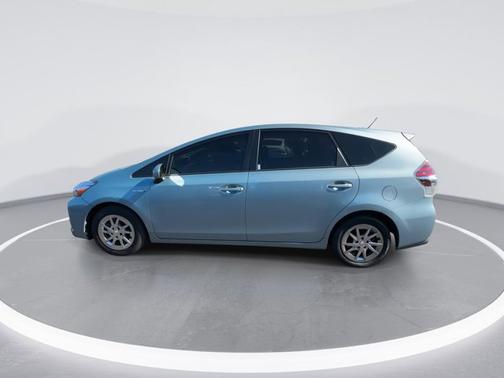 2017 Toyota Prius v Five