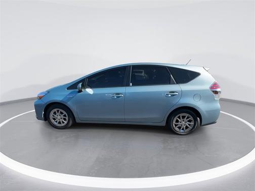 2017 Toyota Prius v Five