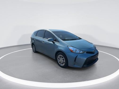2017 Toyota Prius v Five