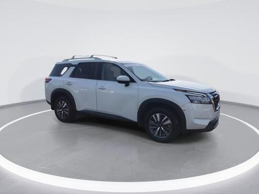 Pearl White Tricoat 2023 Nissan Pathfinder SL