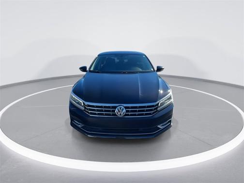2017 Volkswagen Passat 1.8T SE w/Technology