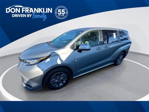 2022 Toyota Sienna LE