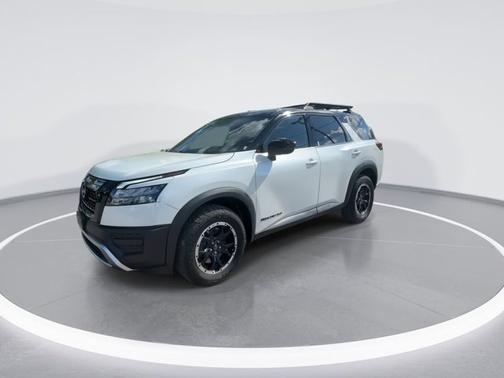 Pearl White Tricoat/Super Black 2023 Nissan Pathfinder Rock Creek