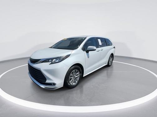 2022 Toyota Sienna XLE