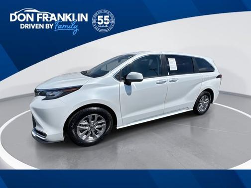 2022 Toyota Sienna XLE