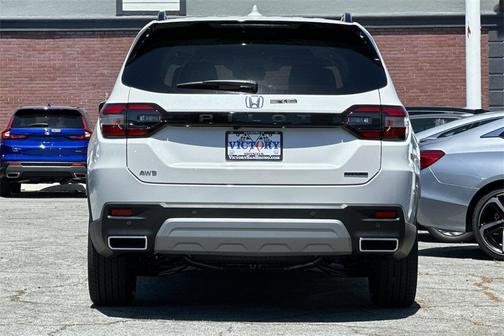 2025 Honda Pilot Touring 8-Passenger