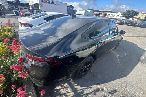 Crystal Black Pearl 2025 Honda Accord SE