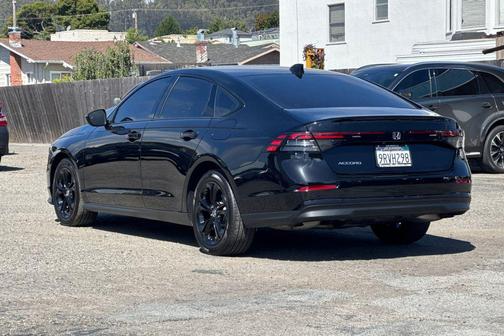 Crystal Black Pearl 2025 Honda Accord SE