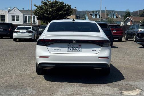 Platinum White Pearl 2025 Honda Accord SE