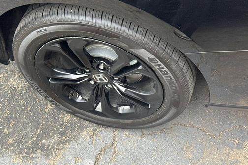 Crystal Black Pearl 2025 Honda Accord SE