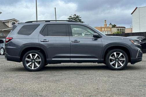 2025 Honda Pilot Touring 8-Passenger