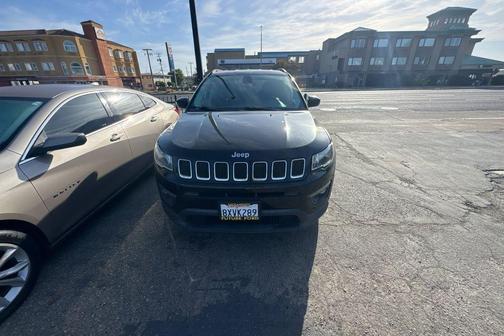Diamond Black Crystal Pearlcoat 2018 Jeep Compass Latitude