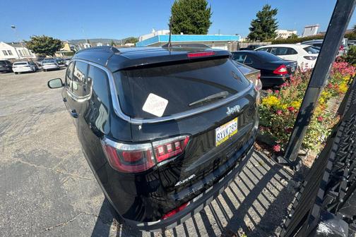 Diamond Black Crystal Pearlcoat 2018 Jeep Compass Latitude