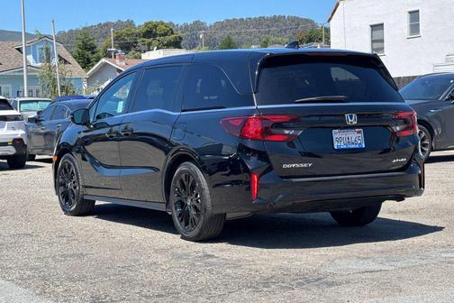 Crystal Black Pearl 2025 Honda Odyssey Sport-L