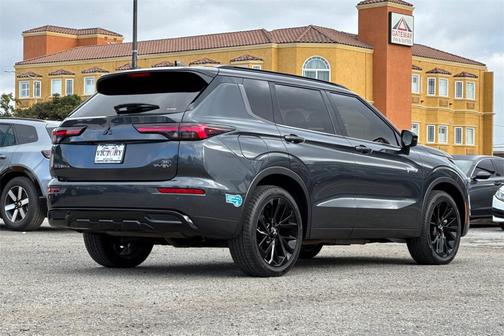 2025 Mitsubishi Outlander PHEV SEL