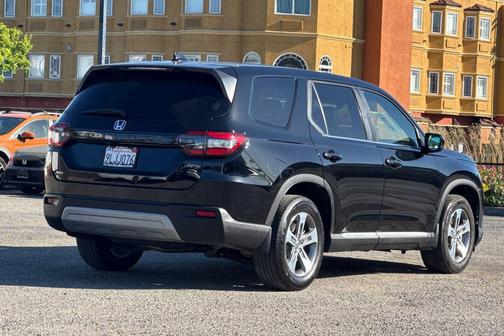 Crystal Black Pearl 2024 Honda Pilot EX-L