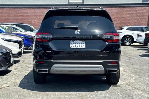 2023 Honda Pilot AWD Elite