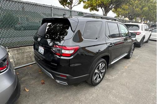 2023 Honda Pilot Touring 8-Passenger