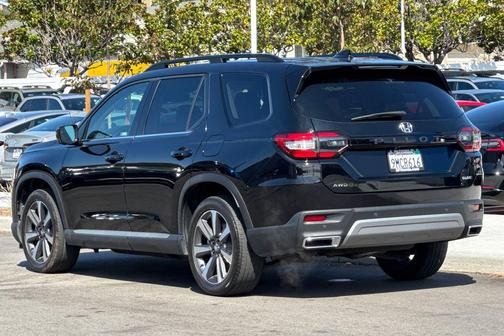 Crystal Black Pearl 2025 Honda Pilot Elite