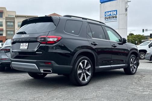 2025 Honda Pilot Touring 8-Passenger