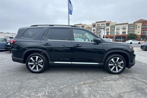 2025 Honda Pilot Touring 8-Passenger