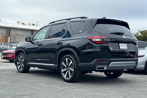 2025 Honda Pilot Touring 8-Passenger