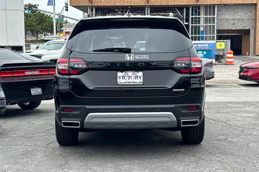 2025 Honda Pilot Touring 8-Passenger