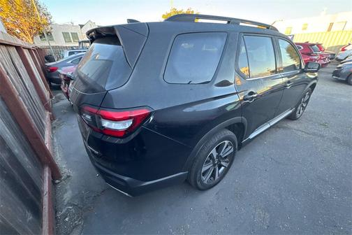 2024 Honda Pilot Touring 8-Passenger