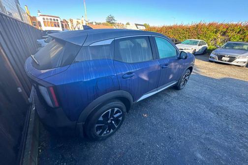 Deep Blue Pearl/Gun Metallic 2025 Nissan Kicks SV