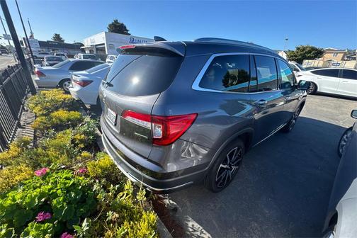 2022 Honda Pilot Touring 8-Passenger