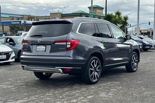 2022 Honda Pilot Touring 8-Passenger