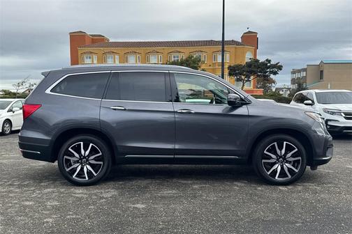2022 Honda Pilot Touring 8-Passenger