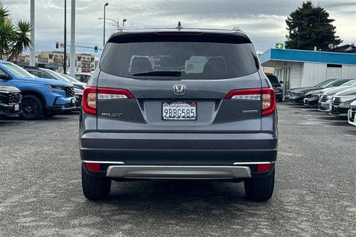2022 Honda Pilot Touring 8-Passenger