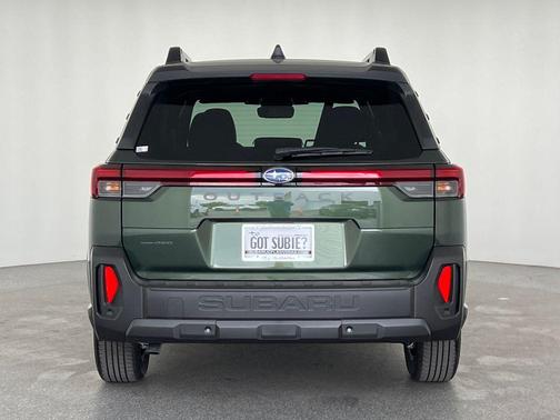 Deep Emerald Green Pearl 2026 Subaru Outback Premium