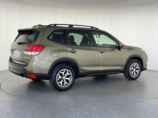 Autumn Green Metallic 2023 Subaru Forester Premium
