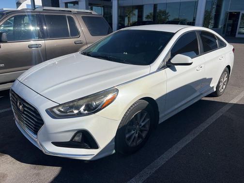 Quartz White Pearl 2018 Hyundai SONATA SE