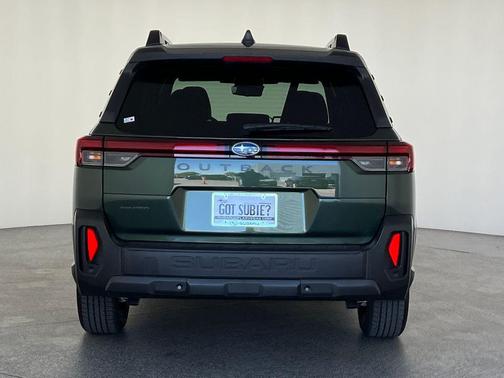Deep Emerald Green Pearl 2026 Subaru Outback Touring XT