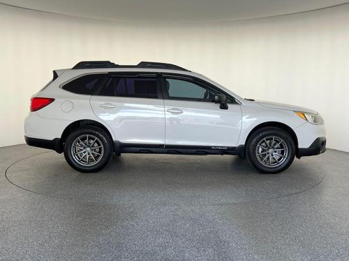 Crystal White Pearl 2015 Subaru Outback 2.5i