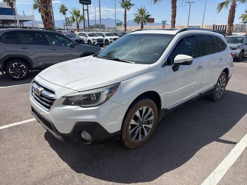 Crystal White Pearl 2019 Subaru Outback 2.5i Touring