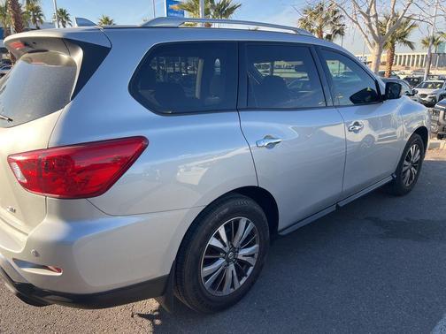 2019 Nissan Pathfinder SV