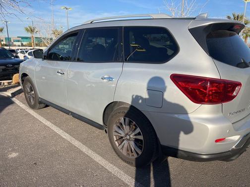 2019 Nissan Pathfinder SV